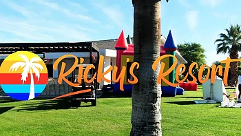 Emma Magnolias heftiger Latin-Group-Fick bei Ricky's