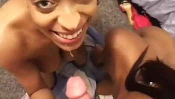 Dena Caly y Carmen Hayes hacen felaciones duras ebony