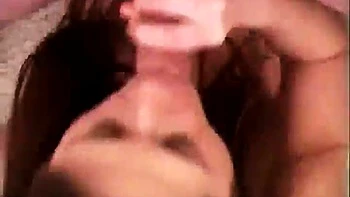 Mackensie hace una mamada profunda y una mano