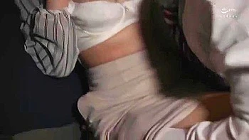 Velho asiático fodendo adolescente em fetiche JAV sem censura