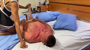 Acordado pela empregada latina para 69 e sexo matinal