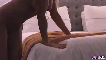 Секспленка в винтажном стиле с пышной тёлкой Тейлор Викин