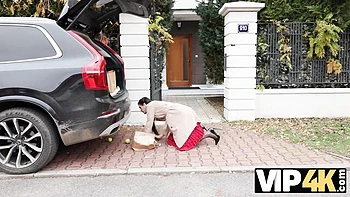 Reife Milf Charlie Dean fickt mit großem weißen Schwanz