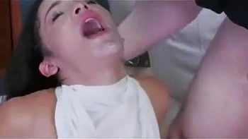 Suce profonde hardcore et chevauchement cowgirl