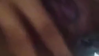 Garota desi peluda se masturba sozinha