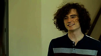 Milf Shay en perrito duro con tetas grandes y pezones duros