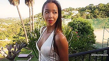 Lia Lin fode com pau grande ao ar livre em POV