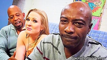 Loira leva sua primeira DP interracial