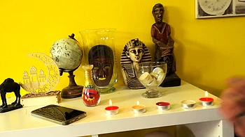 Babe en niqab noir et talons hauts encule et suce à fond