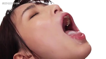 Mariée peau blanche baisée fort en trio avant mariage