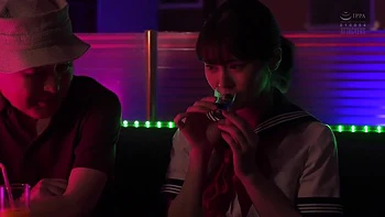 Brune japonaise creampie en POV