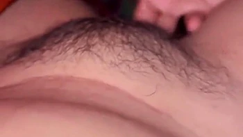 Утренний дразнящий трах и пальцы сонной индийской жены