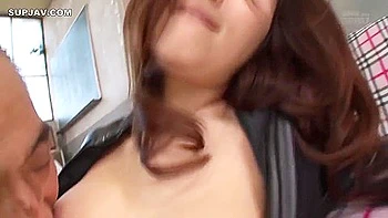 Азиатская брюнетка-подросток поймана детективом