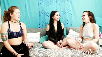 Lily Thot pechos pequeños en entrevista lésbica suave