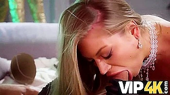 Anniversaire de Michael : trio avec la bonne tchèque aux gros seins