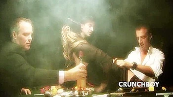 Zorra gótica tetona follada anal y creampie por sus amigos