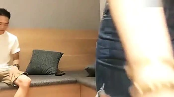 Asiatisches Girl mit großem Arsch gefickt im Doggy, Cowgirl & Missionar