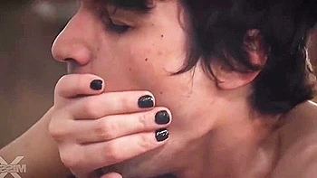 Adolescente ebony amateur baise anale et creampie POV