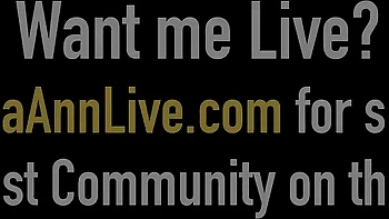 Busty Cougar Julia Ann's Skilled Solo Play