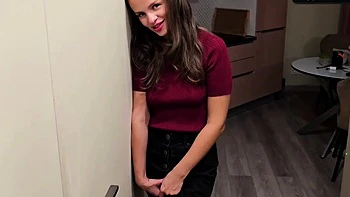 Brunette Babe Sucks His Big Cock In Stockings