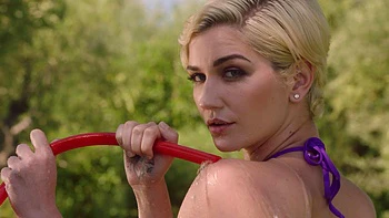 Skye Blue & Christian Clay: Blowjobs in the Pool