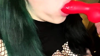 Solo Teen Using Toys Hairbrush and Finger Free Porn