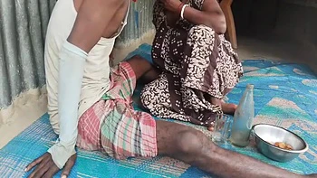 Desi Bhabhi Ki Gand Chudai Ki Daru Pilakar