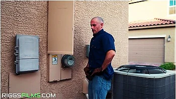 Huge Boobs Gamer Girl Fucking The Repair Guy