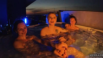 Two amateur teens Lea and Melonie have sex in the swimming pool